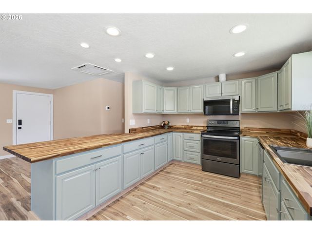 1705 BREWER Ave, Eugene, OR 97401