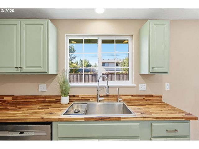 1705 BREWER Ave, Eugene, OR 97401