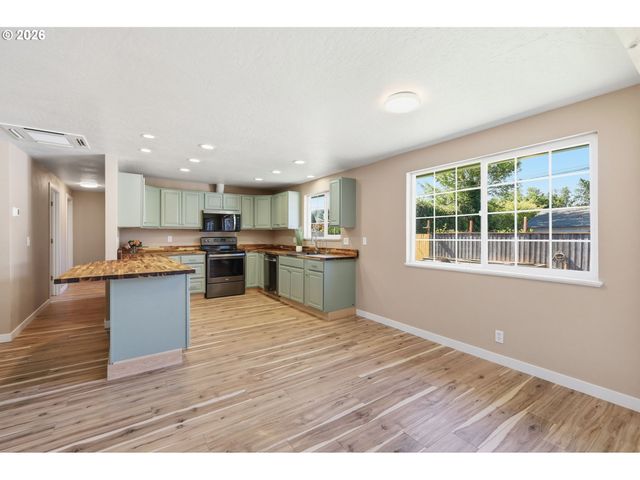 1705 BREWER Ave, Eugene, OR 97401