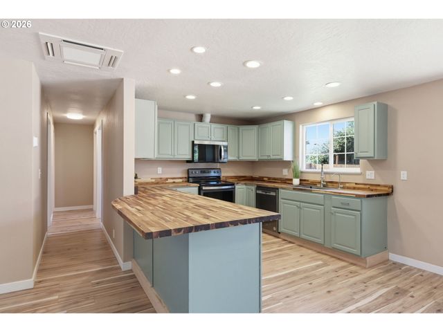 1705 BREWER Ave, Eugene, OR 97401