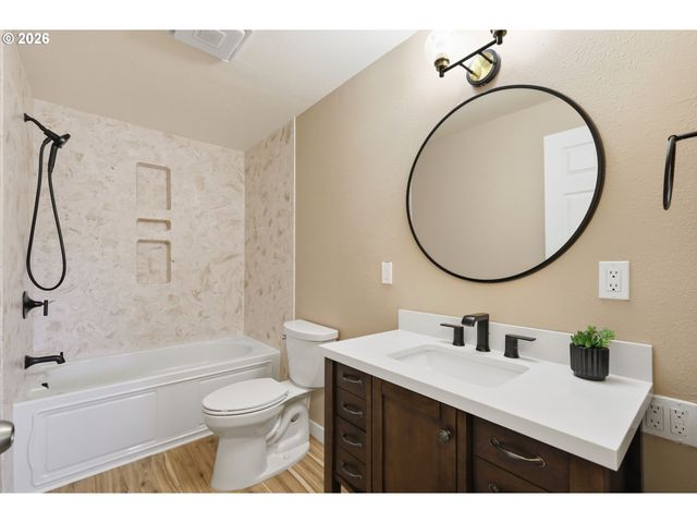 1705 BREWER Ave, Eugene, OR 97401