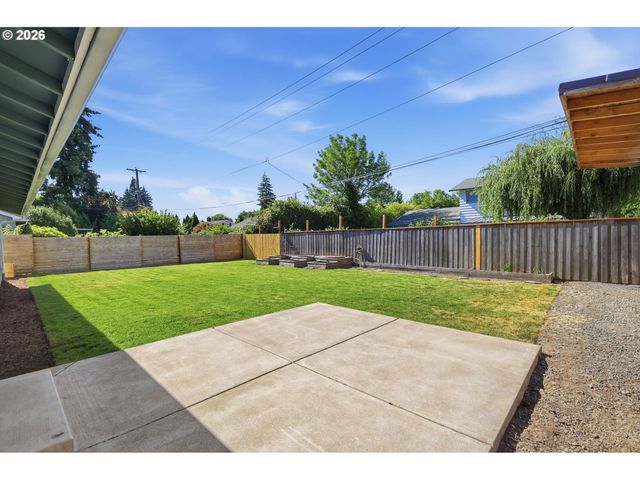 1705 BREWER Ave, Eugene, OR 97401