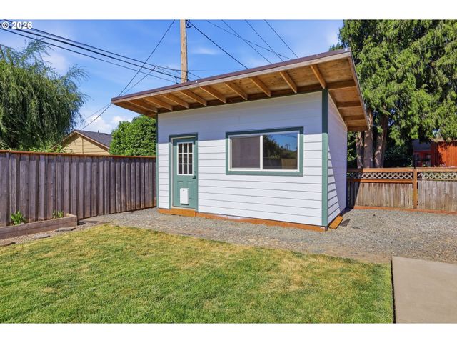 1705 BREWER Ave, Eugene, OR 97401