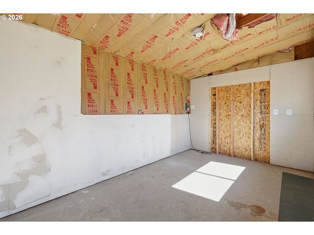 1705 BREWER Ave, Eugene, OR 97401