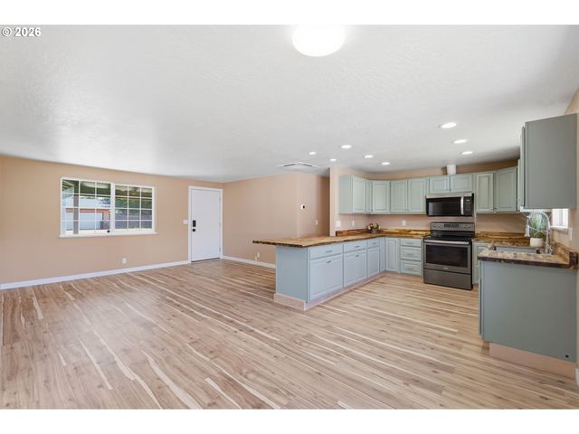 1705 BREWER Ave, Eugene, OR 97401