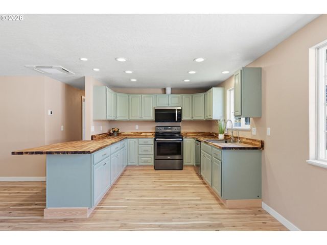 1705 BREWER Ave, Eugene, OR 97401