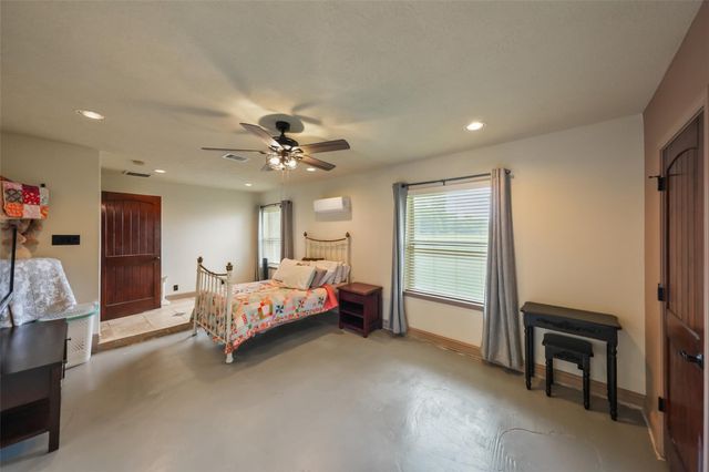 34366 Owens Road, Hempstead, TX 77445