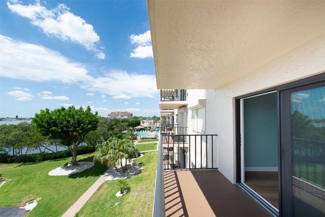 7050 SUNSET DRIVE S 302, South Pasadena, FL 33707
