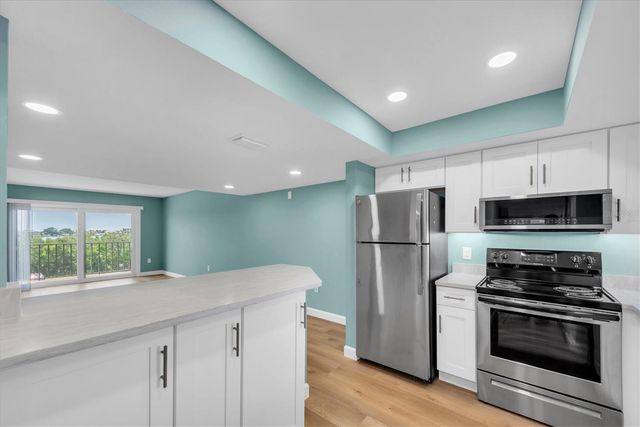 7050 SUNSET DRIVE S 302, South Pasadena, FL 33707