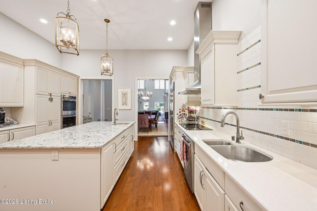 2601 Alia Cir, Louisville, KY 40222
