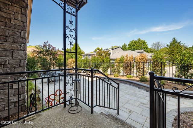2601 Alia Cir, Louisville, KY 40222
