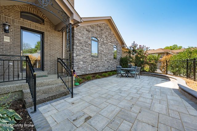 2601 Alia Cir, Louisville, KY 40222