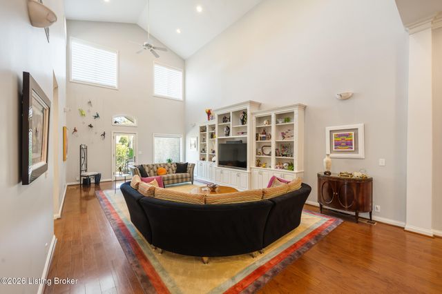 2601 Alia Cir, Louisville, KY 40222