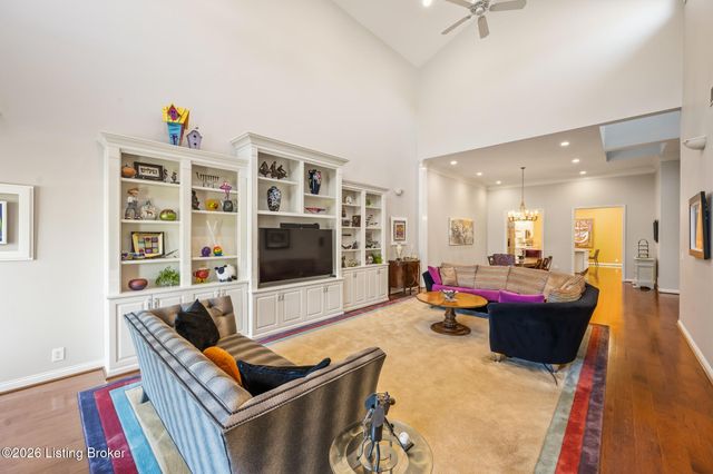 2601 Alia Cir, Louisville, KY 40222