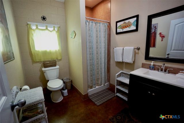 61 N Bayview Street 1, Port O'connor, TX 77982