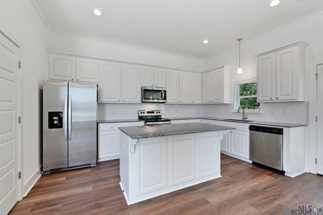 5832 Lake Shelf Dr, Baton Rouge, LA 70820