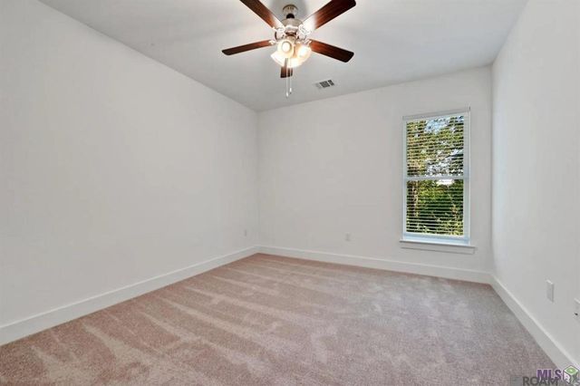 5832 Lake Shelf Dr, Baton Rouge, LA 70820