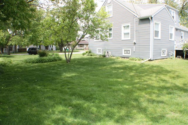 8925 Bunker Hill Drive, Munster, IN 46321