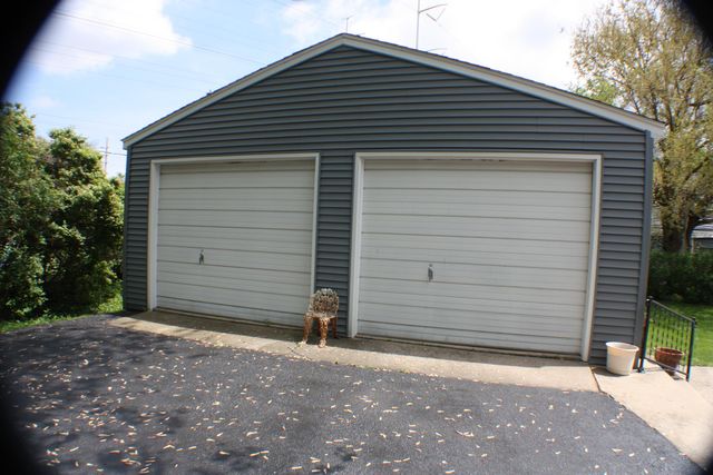 8925 Bunker Hill Drive, Munster, IN 46321