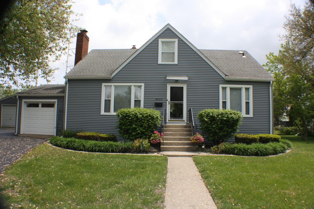 8925 Bunker Hill Drive, Munster, IN 46321