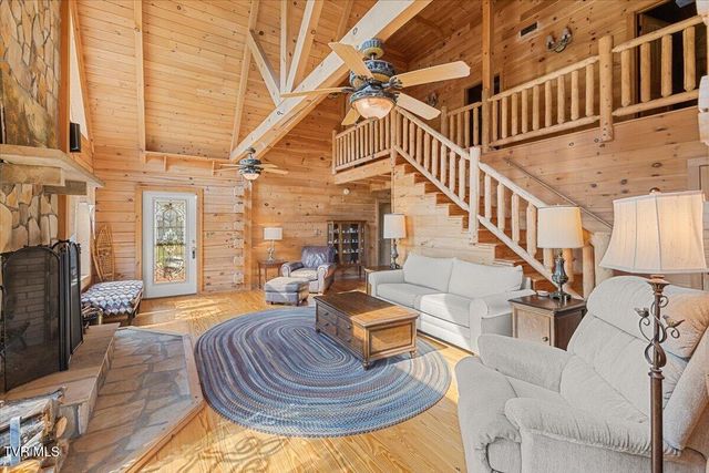 460 Lowell Jones Road, Piney Flats, TN 37686