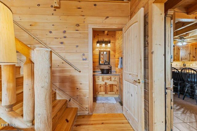 460 Lowell Jones Road, Piney Flats, TN 37686