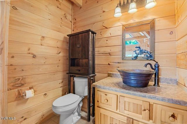 460 Lowell Jones Road, Piney Flats, TN 37686