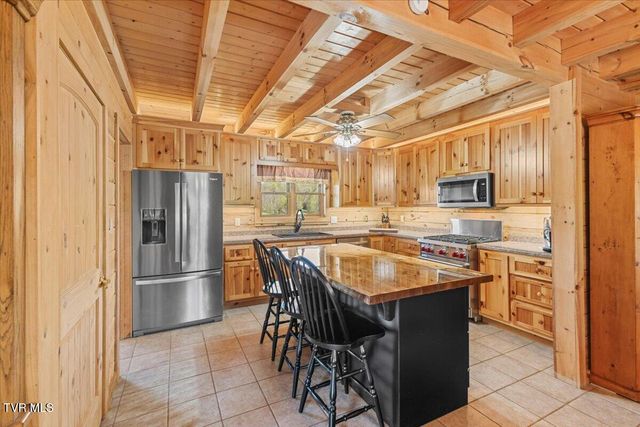 460 Lowell Jones Road, Piney Flats, TN 37686