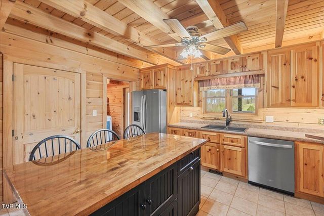 460 Lowell Jones Road, Piney Flats, TN 37686