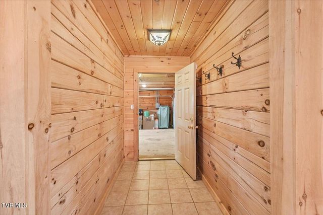 460 Lowell Jones Road, Piney Flats, TN 37686