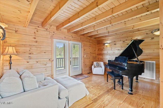 460 Lowell Jones Road, Piney Flats, TN 37686