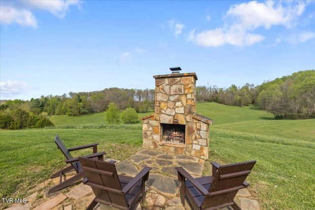 460 Lowell Jones Road, Piney Flats, TN 37686