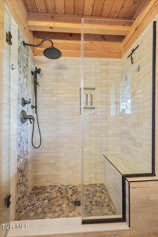 460 Lowell Jones Road, Piney Flats, TN 37686