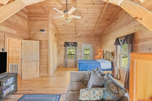 460 Lowell Jones Road, Piney Flats, TN 37686