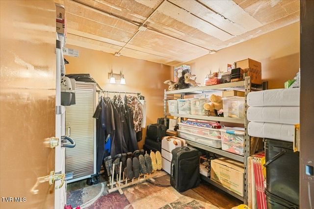 460 Lowell Jones Road, Piney Flats, TN 37686