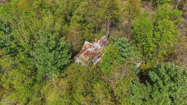 460 Lowell Jones Road, Piney Flats, TN 37686