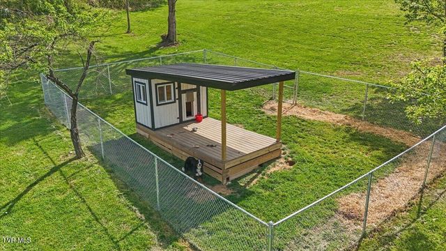 460 Lowell Jones Road, Piney Flats, TN 37686