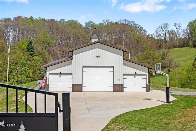 460 Lowell Jones Road, Piney Flats, TN 37686