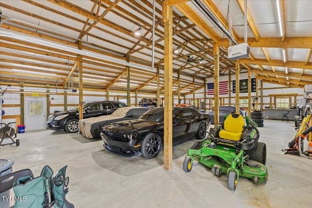 460 Lowell Jones Road, Piney Flats, TN 37686