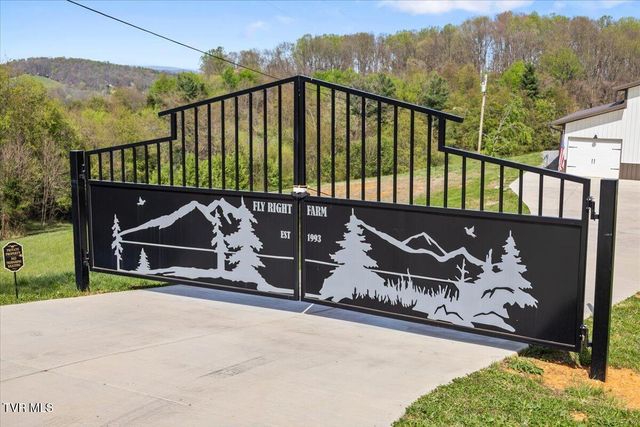 460 Lowell Jones Road, Piney Flats, TN 37686
