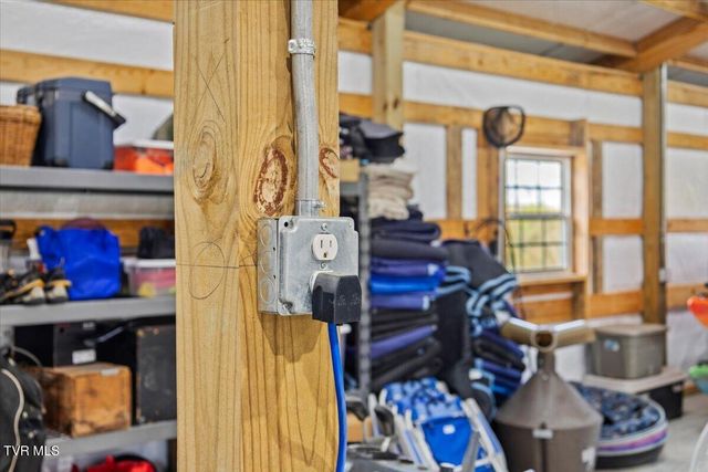 460 Lowell Jones Road, Piney Flats, TN 37686