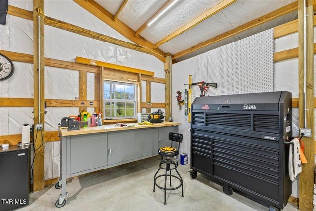 460 Lowell Jones Road, Piney Flats, TN 37686