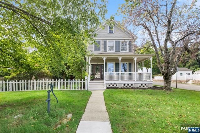 66 Hillside Avenue, Midland Park, NJ 07432
