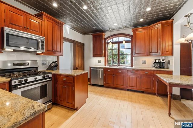 66 Hillside Avenue, Midland Park, NJ 07432