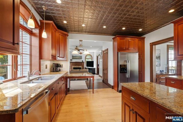 66 Hillside Avenue, Midland Park, NJ 07432