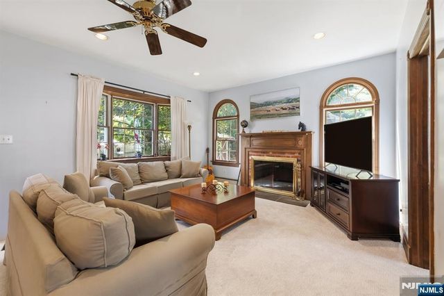 66 Hillside Avenue, Midland Park, NJ 07432