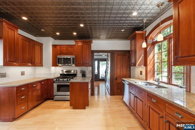 66 Hillside Avenue, Midland Park, NJ 07432