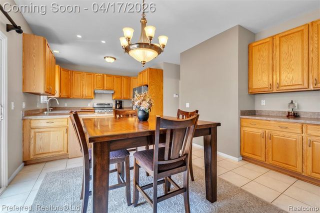 8560 Vista Court, Westland, MI 48185