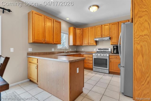 8560 Vista Court, Westland, MI 48185