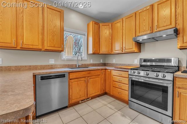 8560 Vista Court, Westland, MI 48185